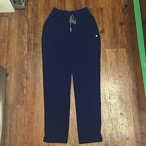 FIGS scrub cargo straight pants, navy, tall XS. Good condition.